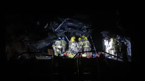 Mossos inicia la investigación en la "zona 0" del descarrilamiento del tren de Gelida para conocer las causas Mossos inicia la investigación en la "zona 0" del descarrilamiento del tren de Gelida para conocer las causas