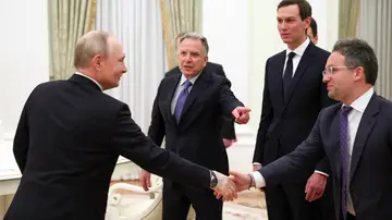 Putin acepta una reunión a 3 con EEUU y Ucrania. Putin acepta una reunión a 3 con EEUU y Ucrania.