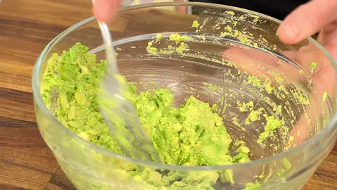 Machaca con ayuda de un tenedor Machaca con ayuda de un tenedor