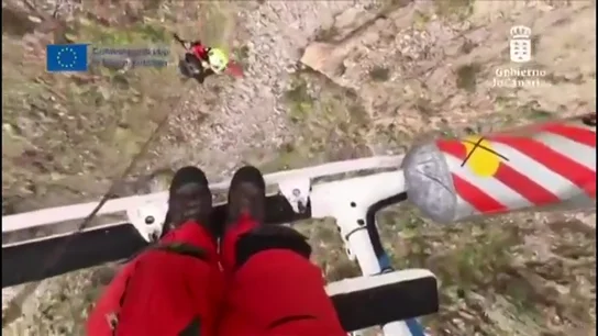 Peligroso rescate en un acantilado de Tenerife Peligroso rescate en un acantilado de Tenerife