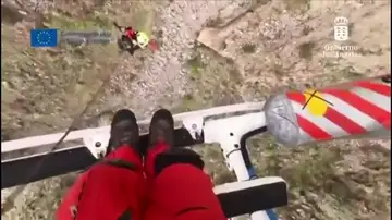 Peligroso rescate en un acantilado de Tenerife Peligroso rescate en un acantilado de Tenerife