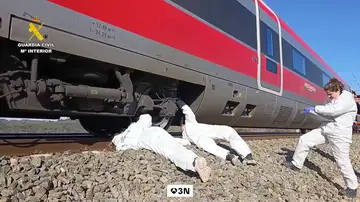 El primer informe del accidente de Adamuz indica que las vías ya estaban rotas antes de que pasara el tren Iryo El primer informe del accidente de Adamuz indica que las vías ya estaban rotas antes de que pasara el tren Iryo