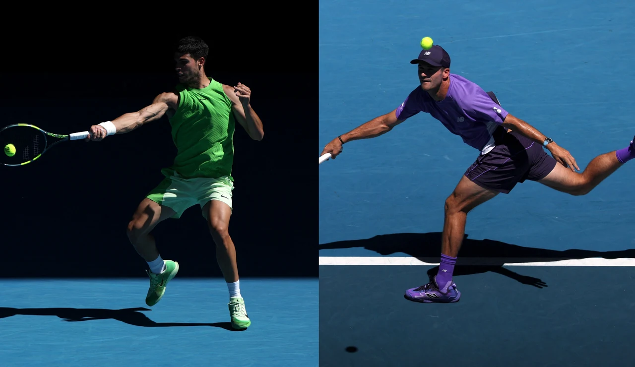 Carlos Alcaraz y Tommy Paul, en acción en el Open de Australia 2026