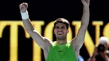 Carlos Alcaraz celebra su victoria ante Moutet en el Open de Australia Carlos Alcaraz celebra su victoria ante Moutet en el Open de Australia