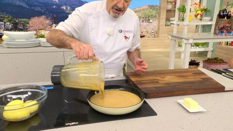 Mientras tanto, tritura la salsa en una batidora de vaso