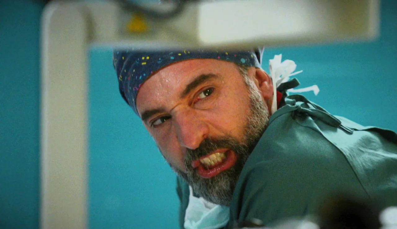 Rengin lucha por vivir mientras una explosión sacude el hospital en los próximos capítulos