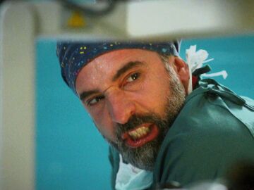 Rengin lucha por vivir mientras una explosi&oacute;n sacude el hospital en los pr&oacute;ximos cap&iacute;tulos