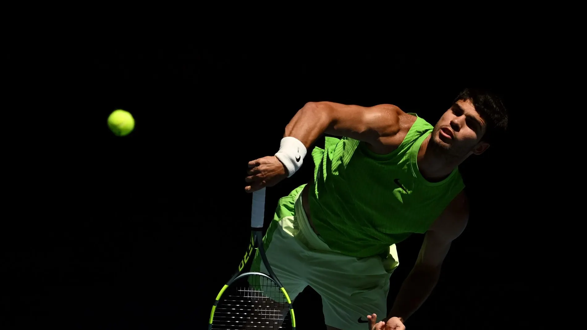 Alcaraz sacando ante Moutet Alcaraz sacando ante Moutet