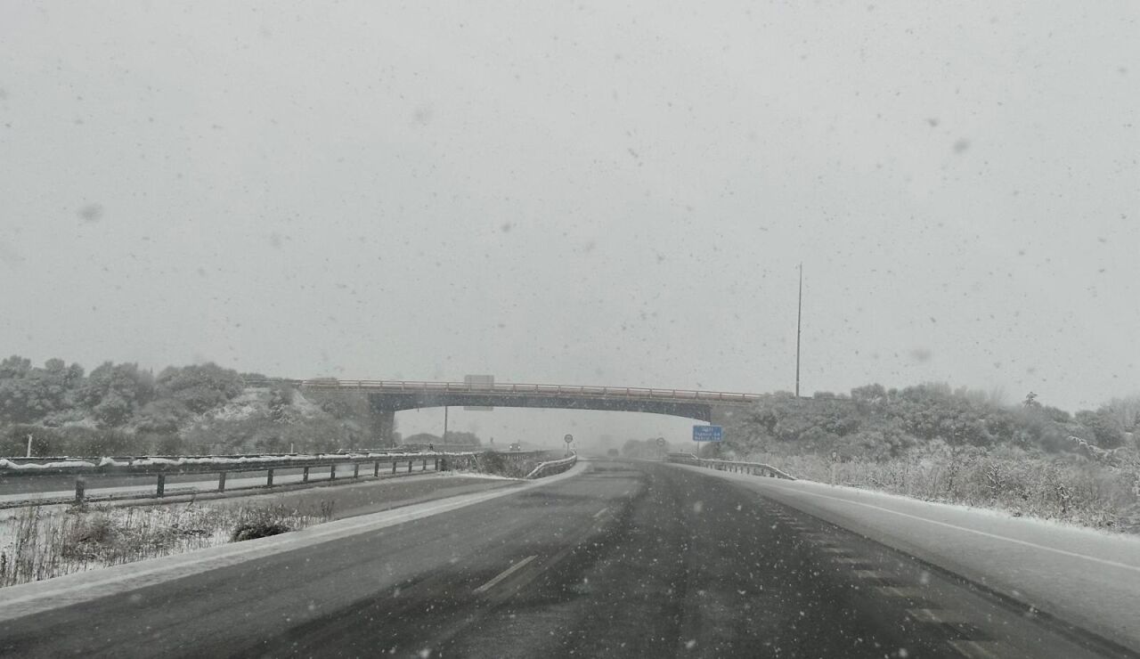 Nieve en las carreteras de Segovia