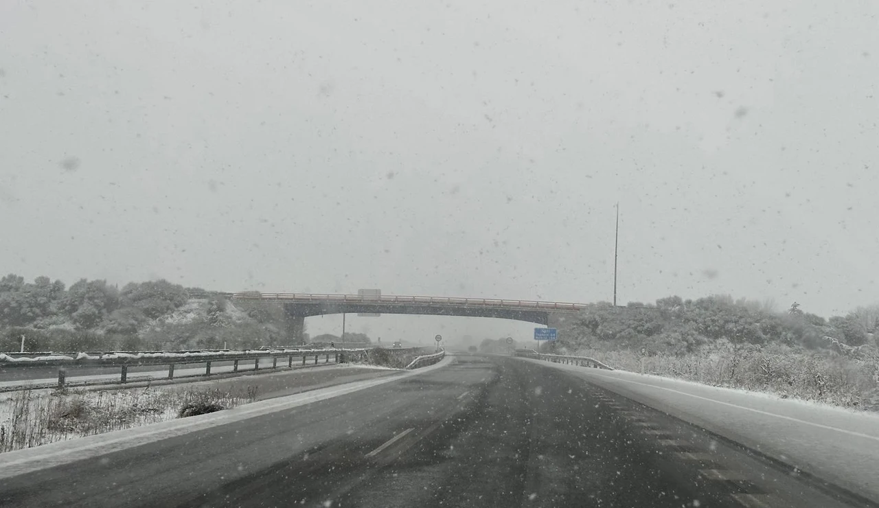 Nieve en las carreteras de Segovia