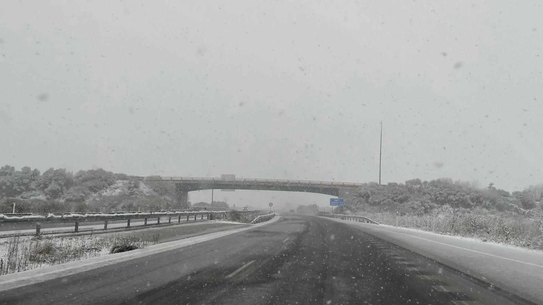 Nieve en las carreteras de Segovia Nieve en las carreteras de Segovia