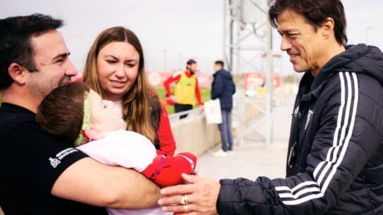  &Aacute;lvaro, el ni&ntilde;o con una mutaci&oacute;n gen&eacute;tica que une a Sevilla y Betis por una buena causa