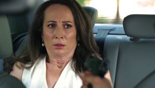 Tayyar secuestra a Esme y le confiesa su verdadera identidad a punta de pistola