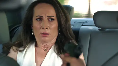 Tayyar secuestra a Esme y le confiesa su verdadera identidad a punta de pistola Tayyar secuestra a Esme y le confiesa su verdadera identidad a punta de pistola