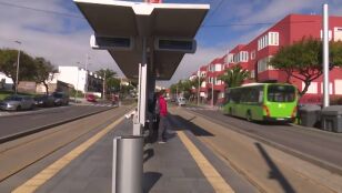Pelea entre ciclistas y vigilantes en una parada del tranv&iacute;a de Tenerife 