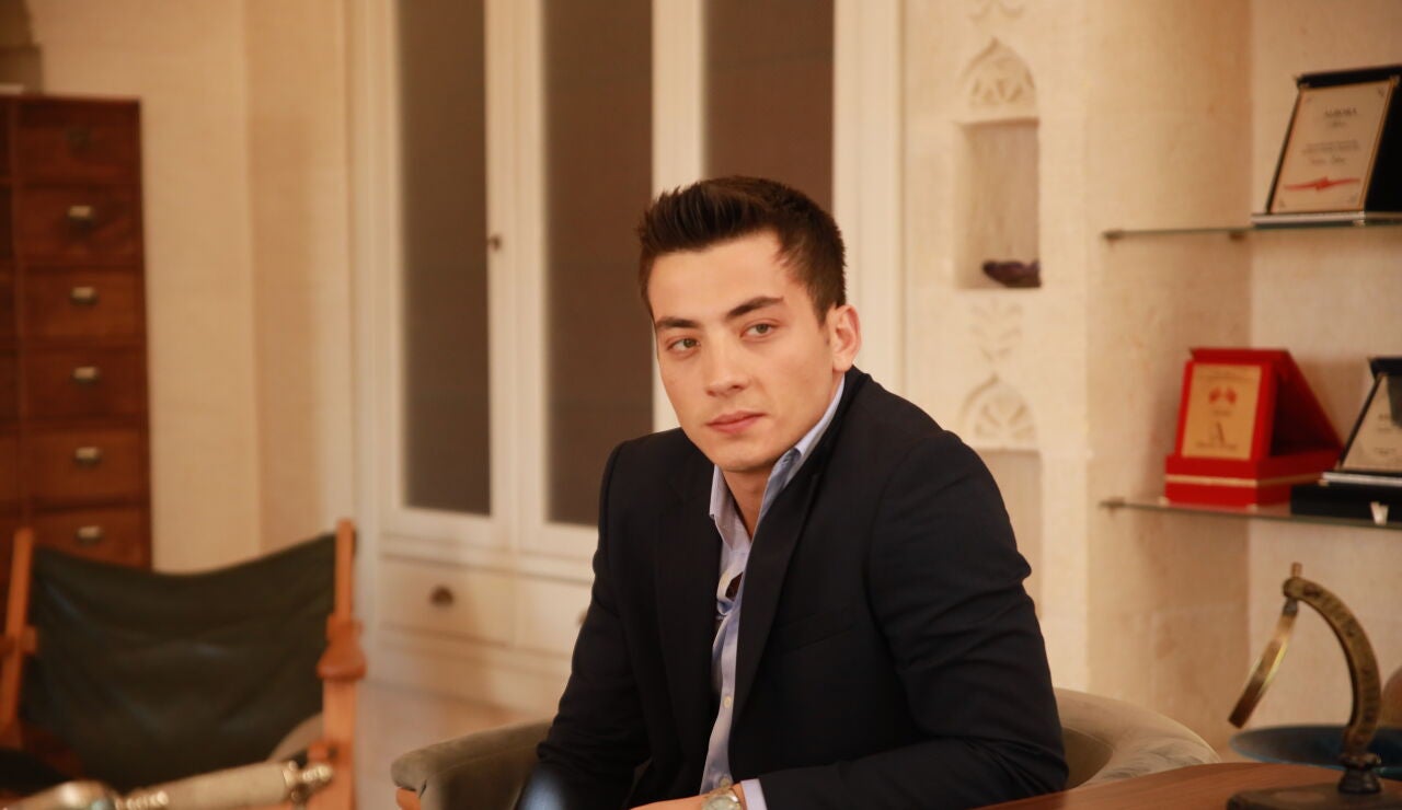 &iquest;Lo recuerdas? Atakan &Ouml;zkaya vuelve a Antena 3 como Kaya en En tierra lejana despu&eacute;s de su paso por Hermanos