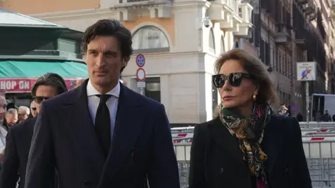 Naty Abascal y su hijo, Rafael Medina, en Roma Naty Abascal y su hijo, Rafael Medina, en Roma