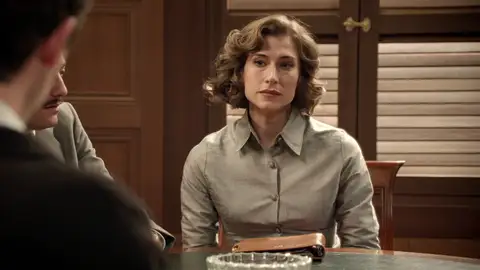 Capítulo 483 de Sueños de libertad; 23 de enero: malestar en los De la Reina por el nombramiento de Pablo Salazar Capítulo 483 de Sueños de libertad; 23 de enero: malestar en los De la Reina por el nombramiento de Pablo Salazar