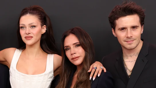 Nicola Peltz, Victoria Beckham y Brooklyn Beckham Nicola Peltz, Victoria Beckham y Brooklyn Beckham