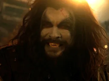 Jason Momoa como Lobo en Supergirl Jason Momoa como Lobo en Supergirl