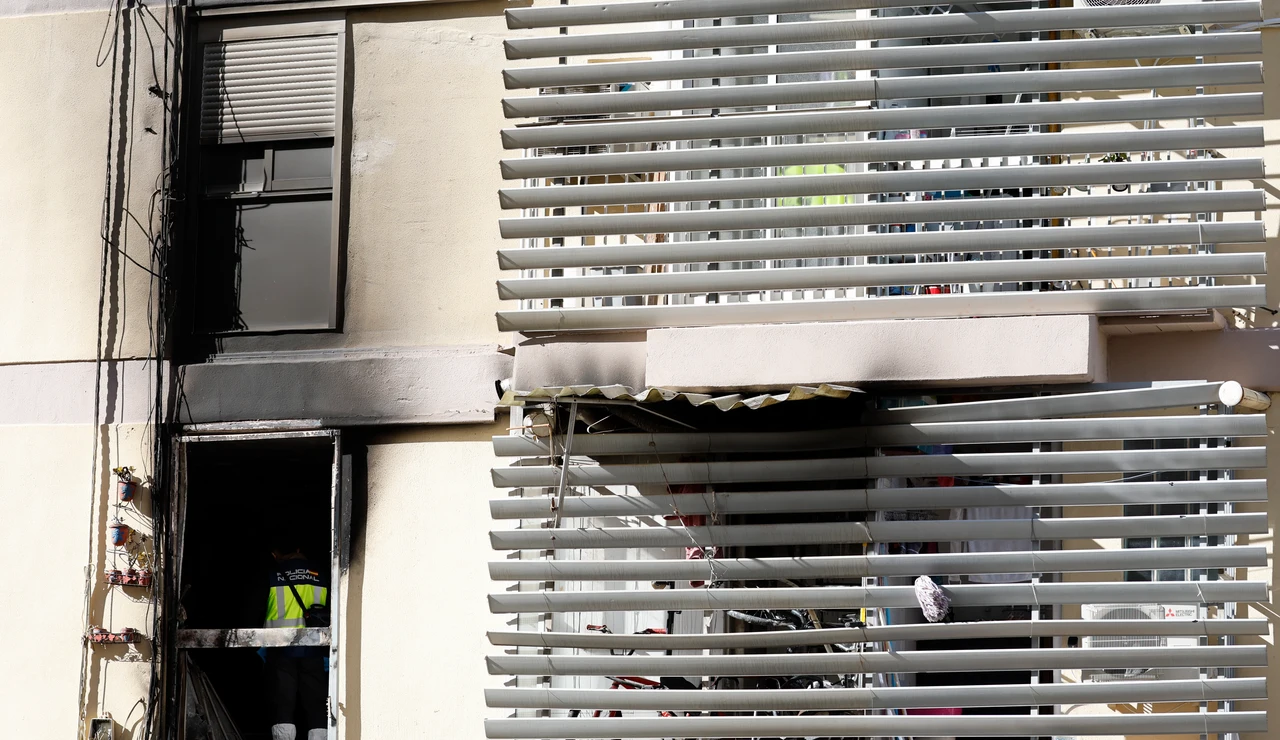 Imagen del incendio de una vivienda en Valencia