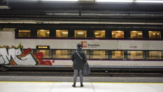 Suspendida la circulaci&oacute;n de todos los trenes de Rodalies y Media Distancia en Catalu&ntilde;a