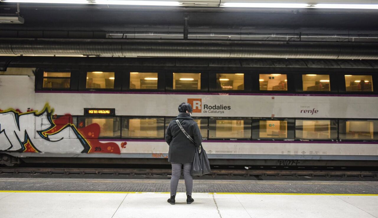 Suspendida la circulaci&oacute;n de todos los trenes de Rodalies y Media Distancia en Catalu&ntilde;a