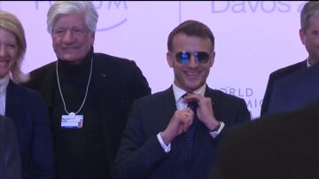 Macron con las pol&eacute;micas gafas