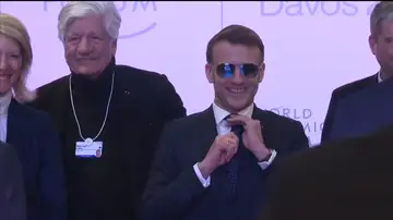 Macron con las polémicas gafas Macron con las polémicas gafas