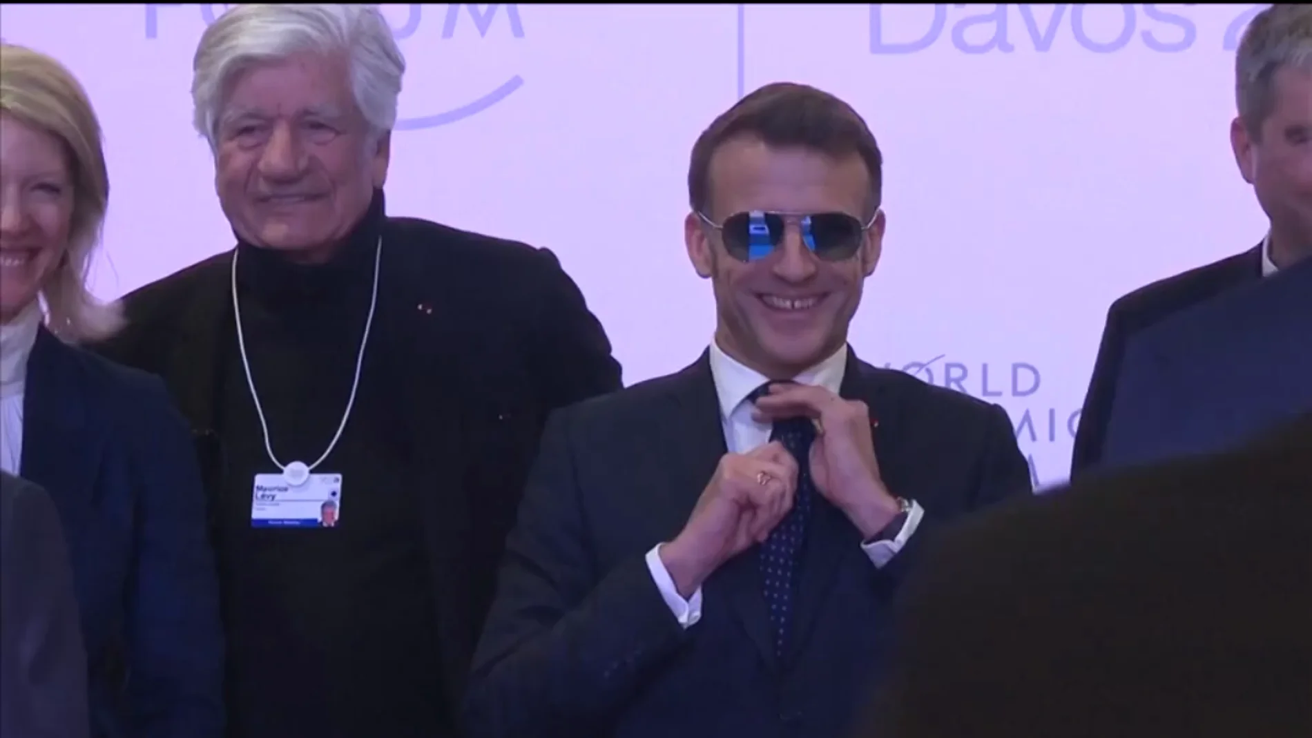 Macron con las polémicas gafas Macron con las polémicas gafas