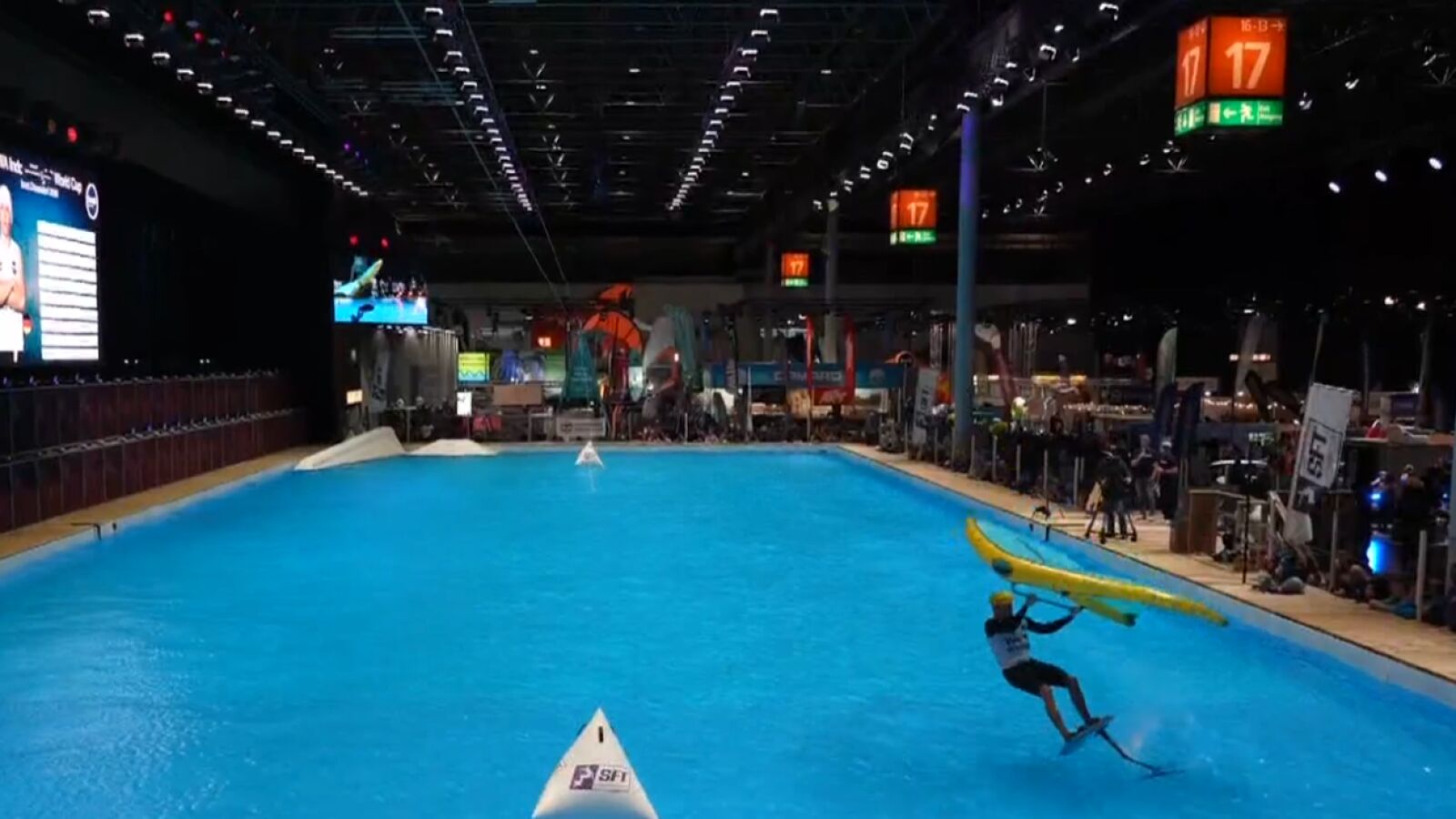 Nia Suardiaz revalida el título mundial de Wingfoil Indoor: se disputó en una piscina XXL con ventiladores enormes