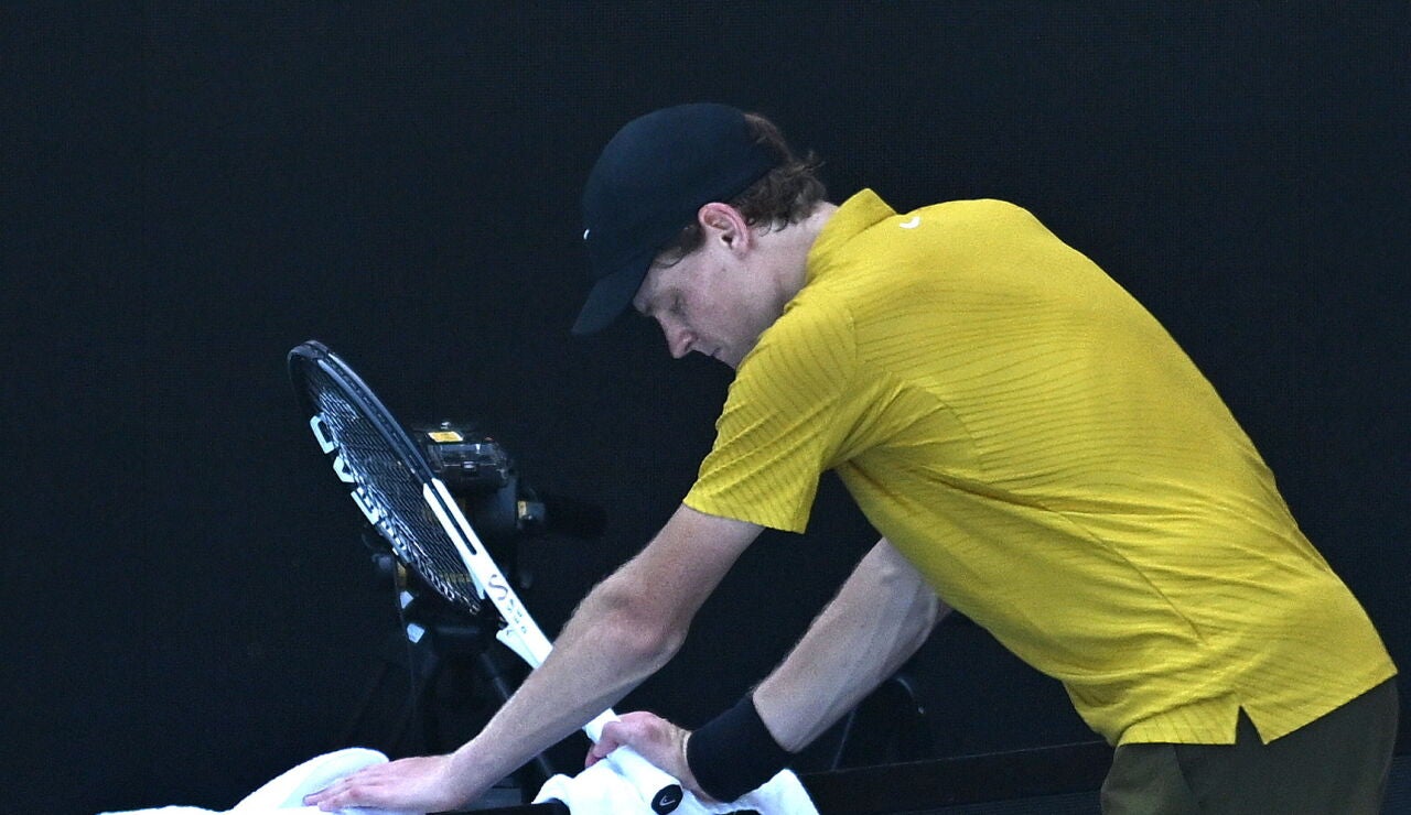 Sinner, acalorado y acalambrado en su partido de tercera ronda en el Open de Australia