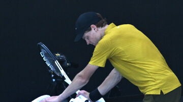 Sinner, acalorado y acalambrado en su partido de tercera ronda en el Open de Australia