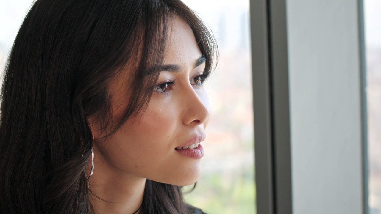 La hija de Frikiye llega a la empresa y chantajea a Ifakat con hundirla para siempre La hija de Frikiye llega a la empresa y chantajea a Ifakat con hundirla para siempre