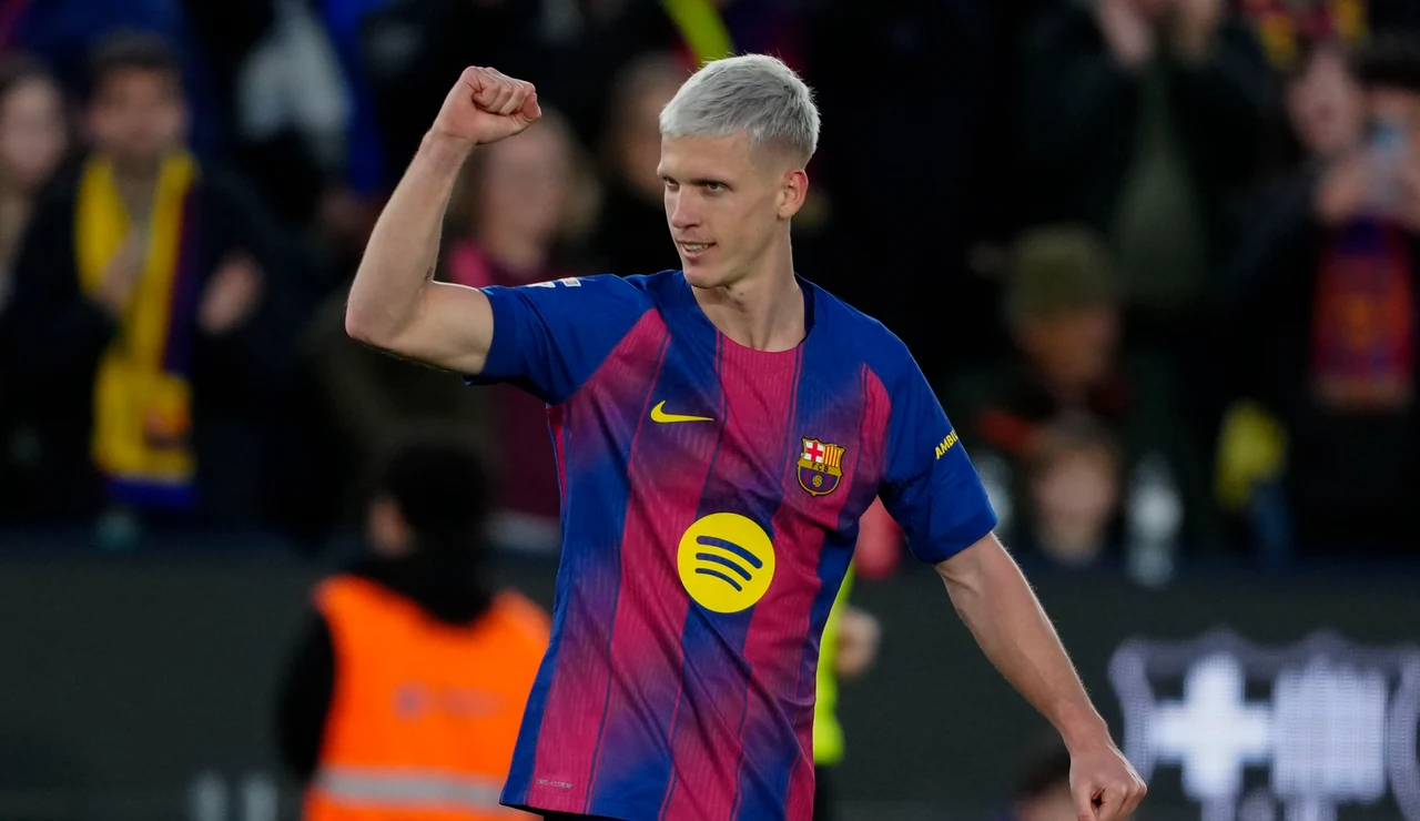 Dani Olmo celebra su gol ante el Oviedo