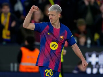 Dani Olmo celebra su gol ante el Oviedo
