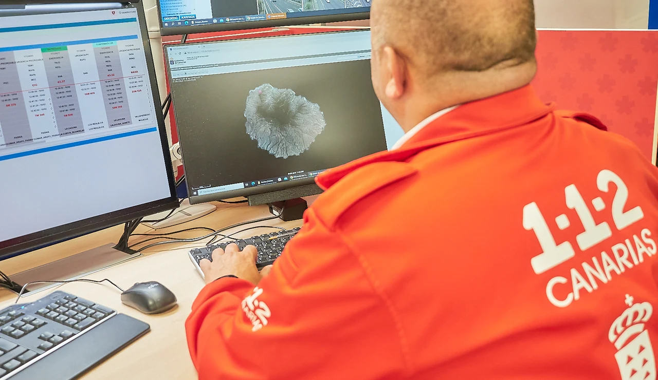 Imagen de archivo de un trabajador del 112 Canarias.