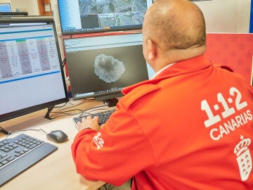 Imagen de archivo de un trabajador del 112 Canarias.