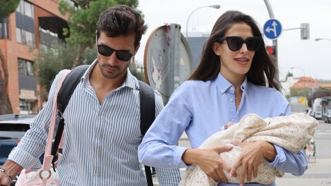 Jaime Astrain y Lidia Torrent con su hija