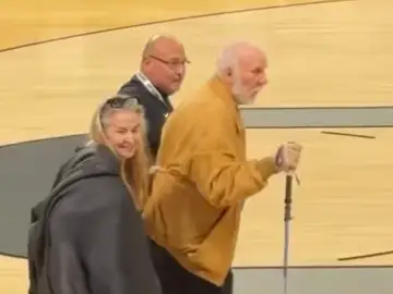 Gregg Popovich reaparece en el H-E-B Center de Cedar Park Gregg Popovich reaparece en el H-E-B Center de Cedar Park