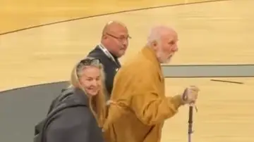 Gregg Popovich reaparece en el H-E-B Center de Cedar Park Gregg Popovich reaparece en el H-E-B Center de Cedar Park
