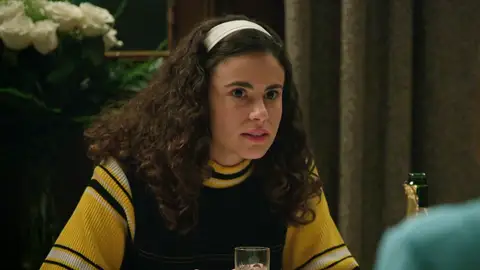 Pablo Salazar le comunica a Mabel una decisión: “A partir de mañana empezarás a trabajar conmigo en la fábrica” Pablo Salazar le comunica a Mabel una decisión: “A partir de mañana empezarás a trabajar conmigo en la fábrica”