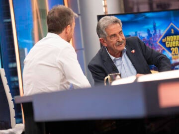 "Me sorprende que este hombre aguante": Miguel &Aacute;ngel Revilla analiza por qu&eacute; no ha dimitido Pedro S&aacute;nchez