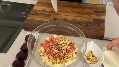 Pica la mitad de las nueces Pica la mitad de las nueces