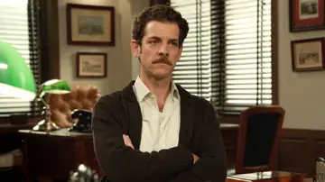 Luis propone la creación de un nuevo perfume exclusivo, pero Gabriel se niega en rotundo Luis propone la creación de un nuevo perfume exclusivo, pero Gabriel se niega en rotundo