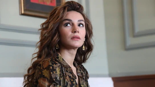 Sahra Şaş interpreta a Nare, una mujer marcada por el dolor y la fuerza Sahra Şaş interpreta a Nare, una mujer marcada por el dolor y la fuerza