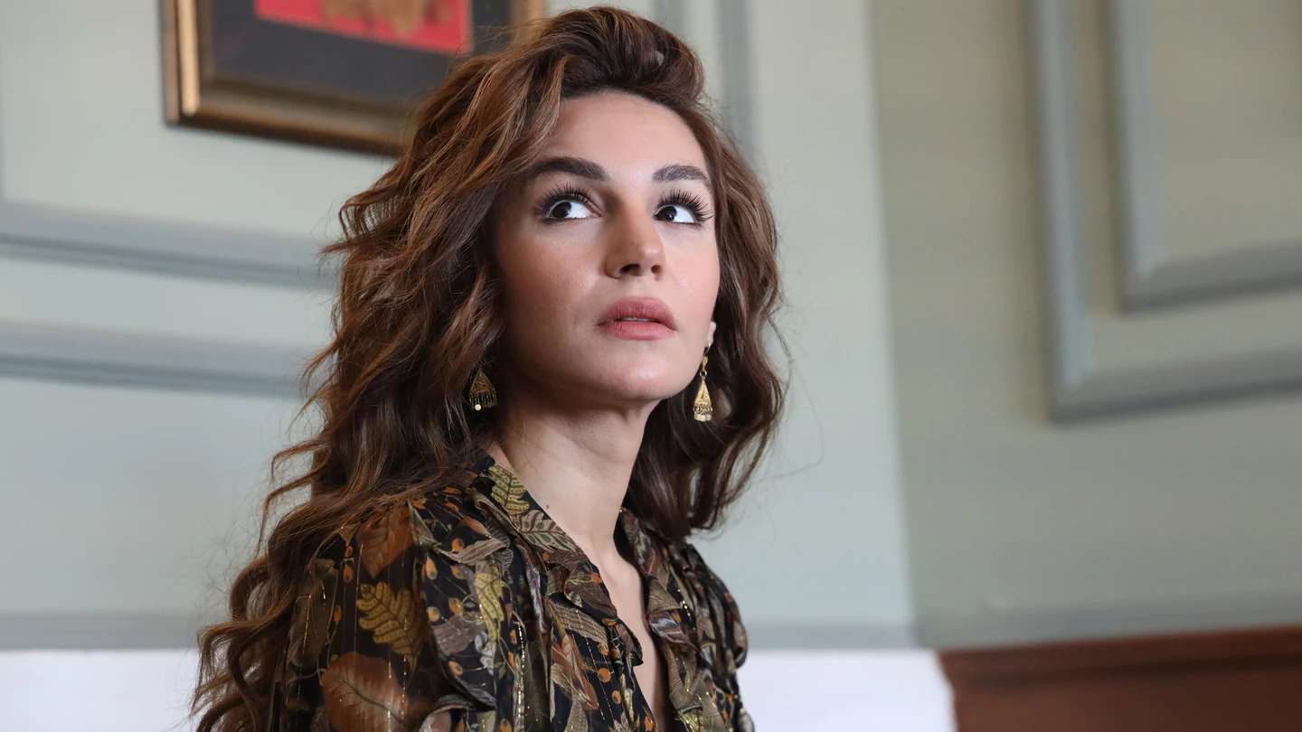 Sahra Şaş interpreta a Nare, una mujer marcada por el dolor y la fuerza Sahra Şaş interpreta a Nare, una mujer marcada por el dolor y la fuerza