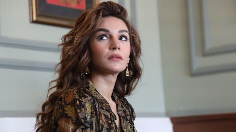 Sahra Şaş interpreta a Nare, una mujer marcada por el dolor y la fuerza