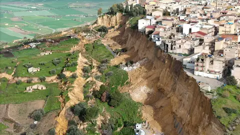Impactante deslizamiento de tierra en Niscemi, Sicilia Impactante deslizamiento de tierra en Niscemi, Sicilia
