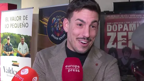 Luitingo contestanto a la prensa Luitingo contestanto a la prensa